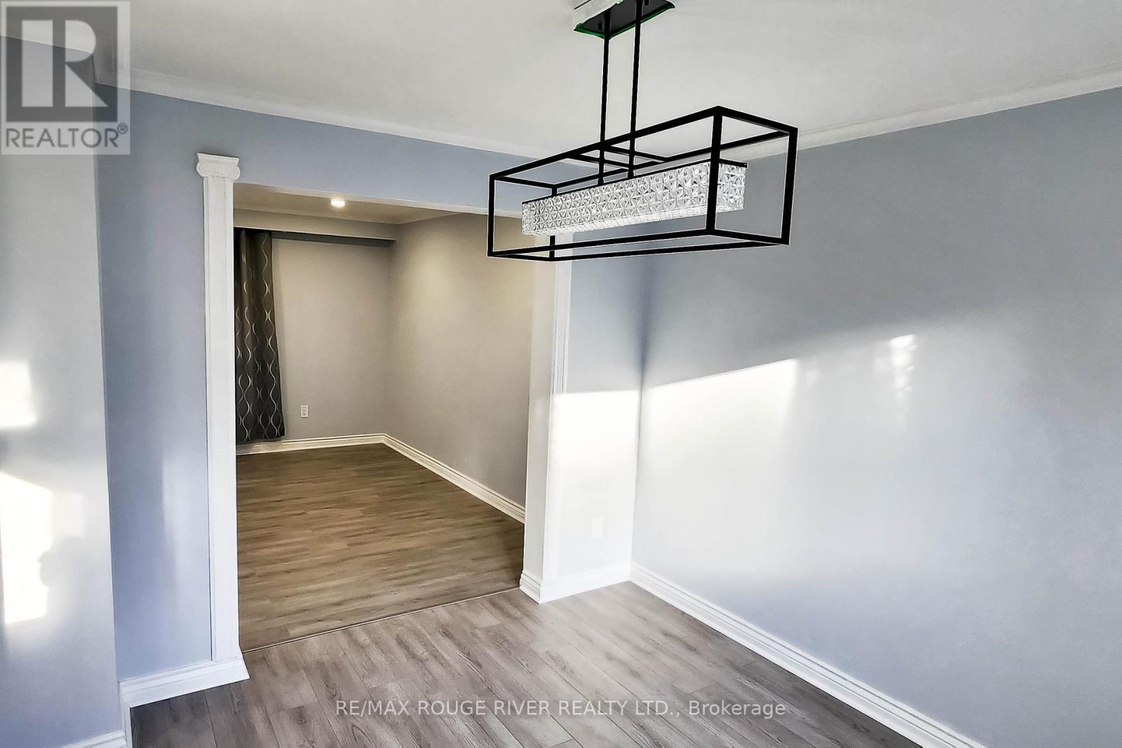 22 Annabelle Drive, Toronto, Ontario M9V 3B6 - Photo 6 - W12520242