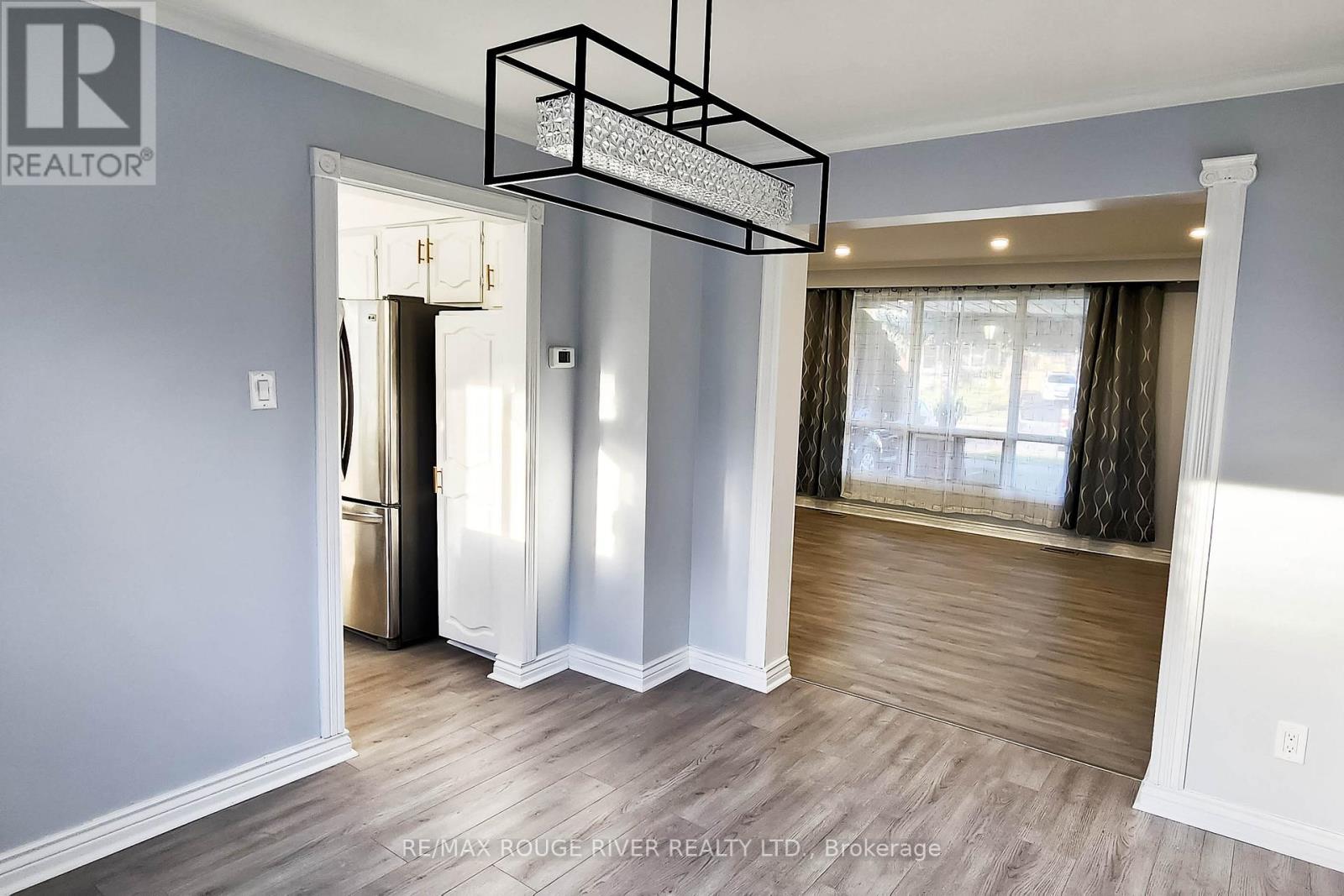 22 Annabelle Drive, Toronto, Ontario M9V 3B6 - Photo 8 - W12520242