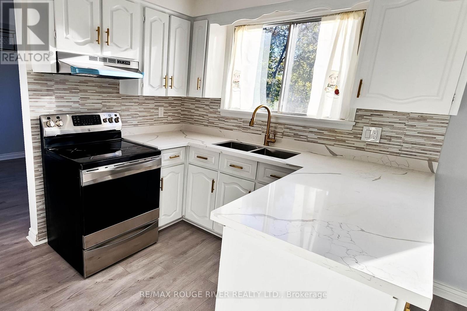 22 Annabelle Drive, Toronto, Ontario M9V 3B6 - Photo 9 - W12520242