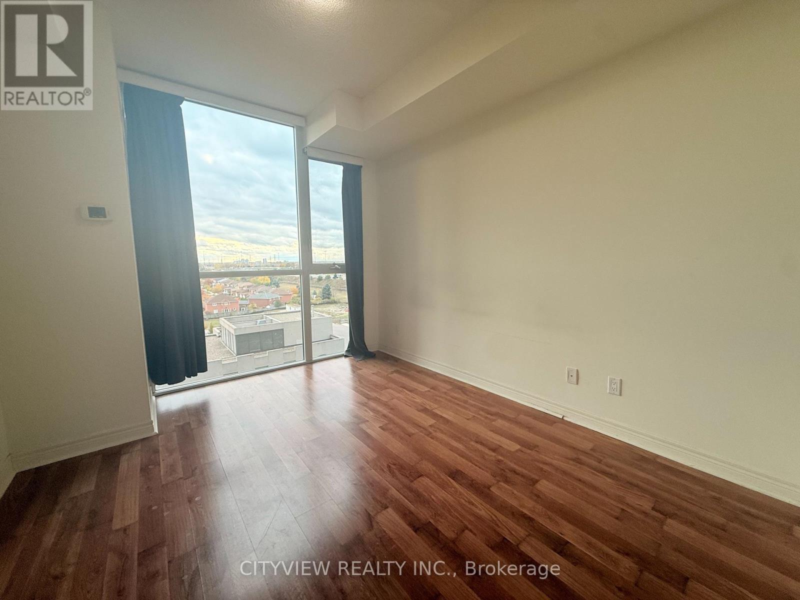 809 - 339 Rathburn Road W, Mississauga, Ontario  L5B 0C8 - Photo 11 - W12520248