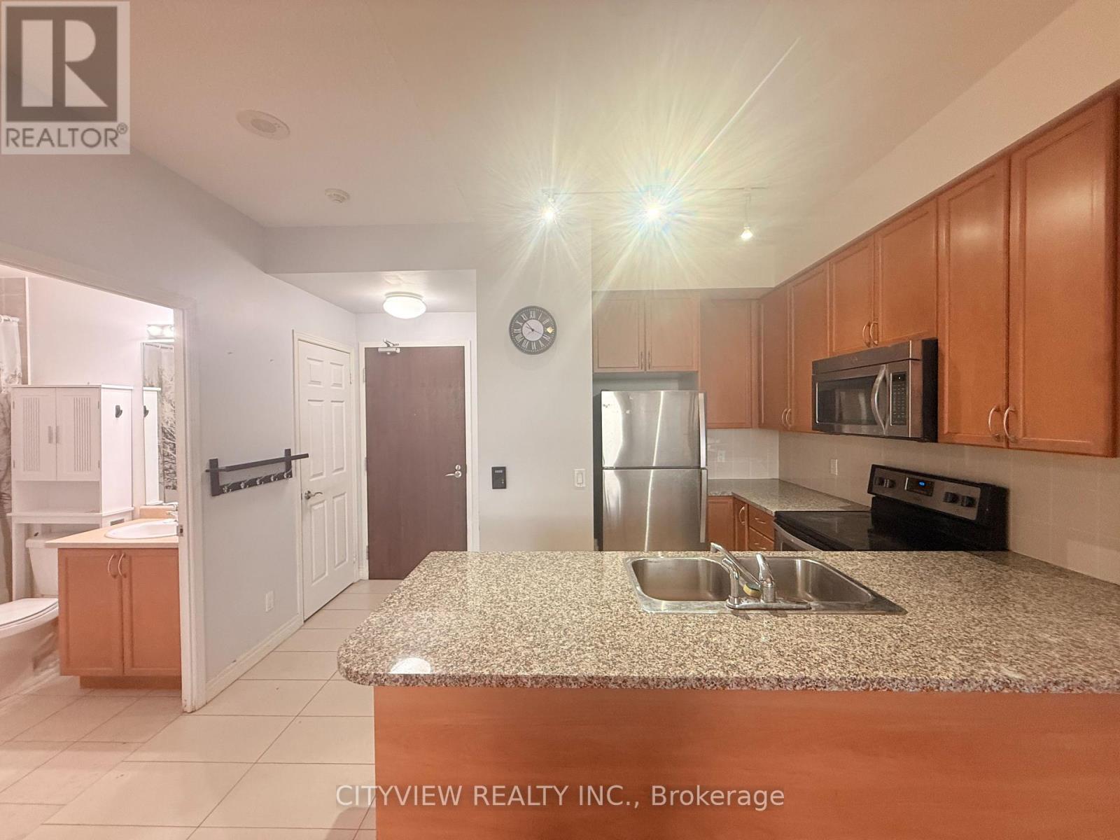 809 - 339 Rathburn Road W, Mississauga, Ontario  L5B 0C8 - Photo 6 - W12520248