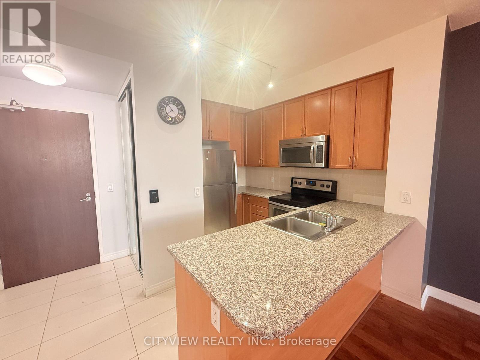 809 - 339 Rathburn Road W, Mississauga, Ontario  L5B 0C8 - Photo 7 - W12520248