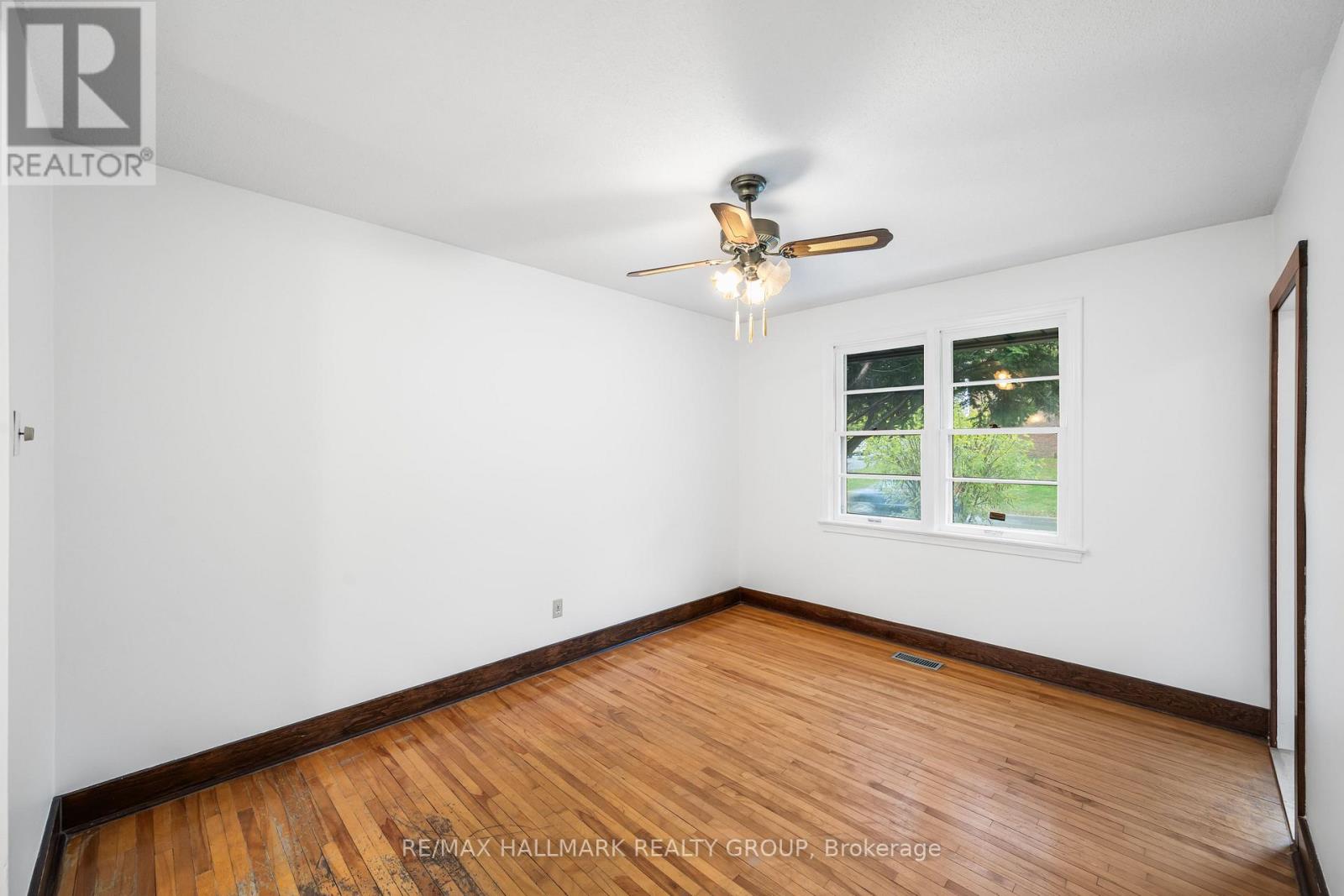 2028 Othello Avenue, Ottawa, Ontario K1G 2A6 - Photo 10 - X12520276