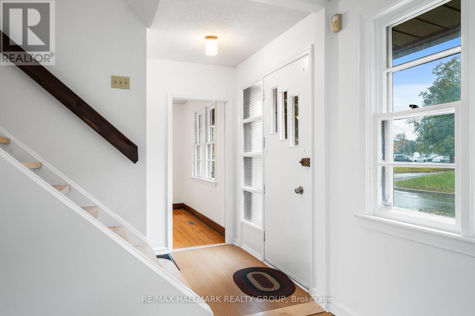 2028 Othello Avenue, Ottawa, Ontario K1G 2A6 - Photo 3 - X12520276