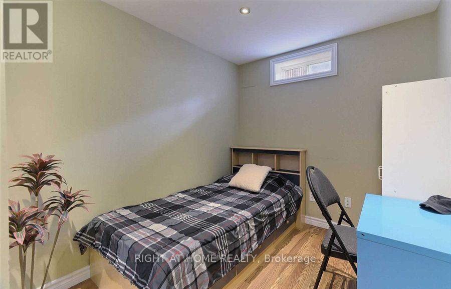 3428 Fountain Park Avenue, Mississauga, Ontario L5M 7E3 - Photo 12 - W12473018