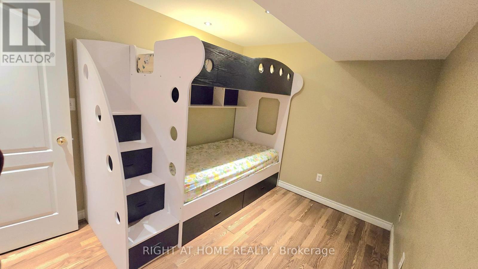 3428 Fountain Park Avenue, Mississauga, Ontario L5M 7E3 - Photo 15 - W12473018