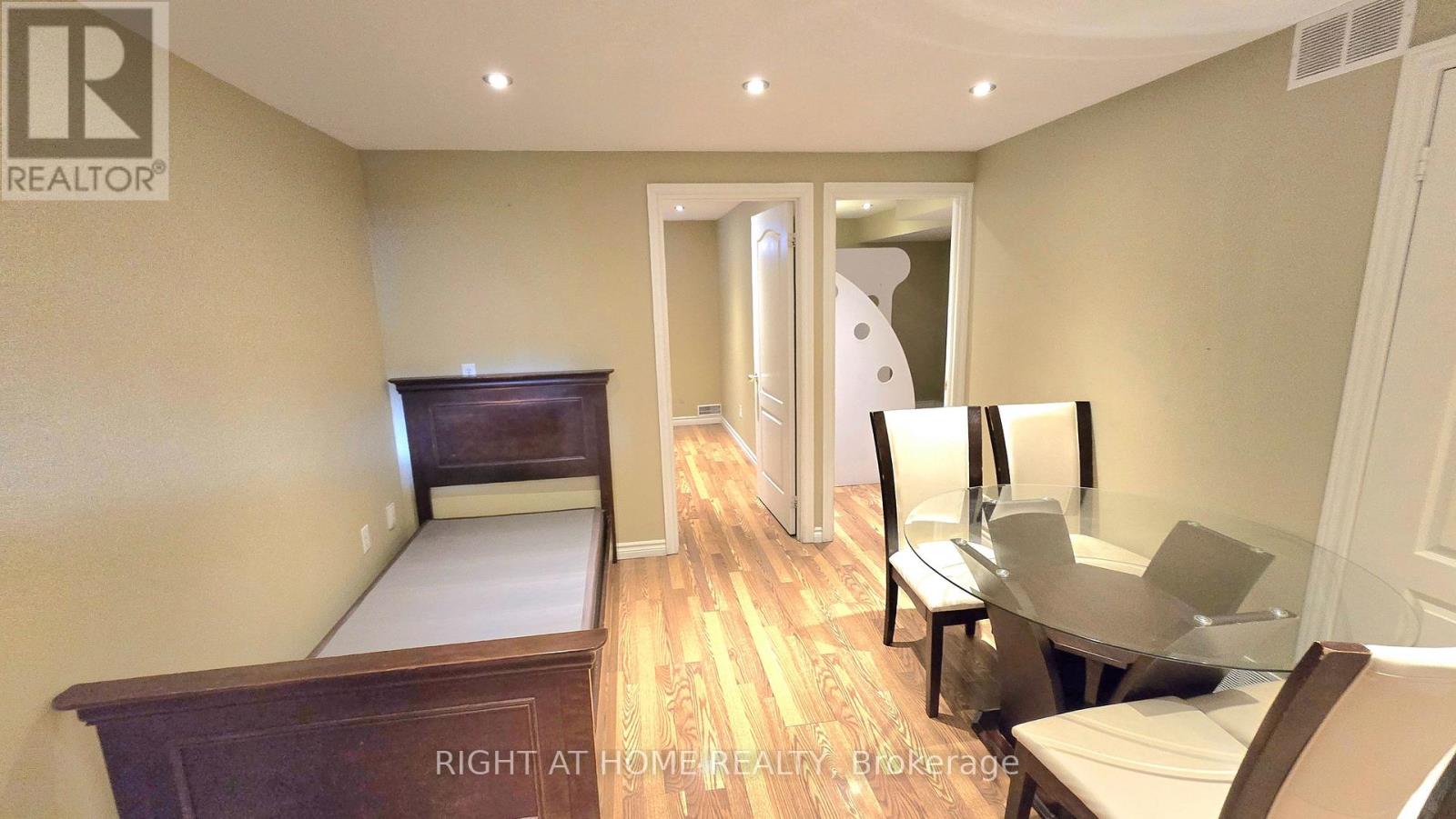 3428 Fountain Park Avenue, Mississauga, Ontario L5M 7E3 - Photo 8 - W12473018