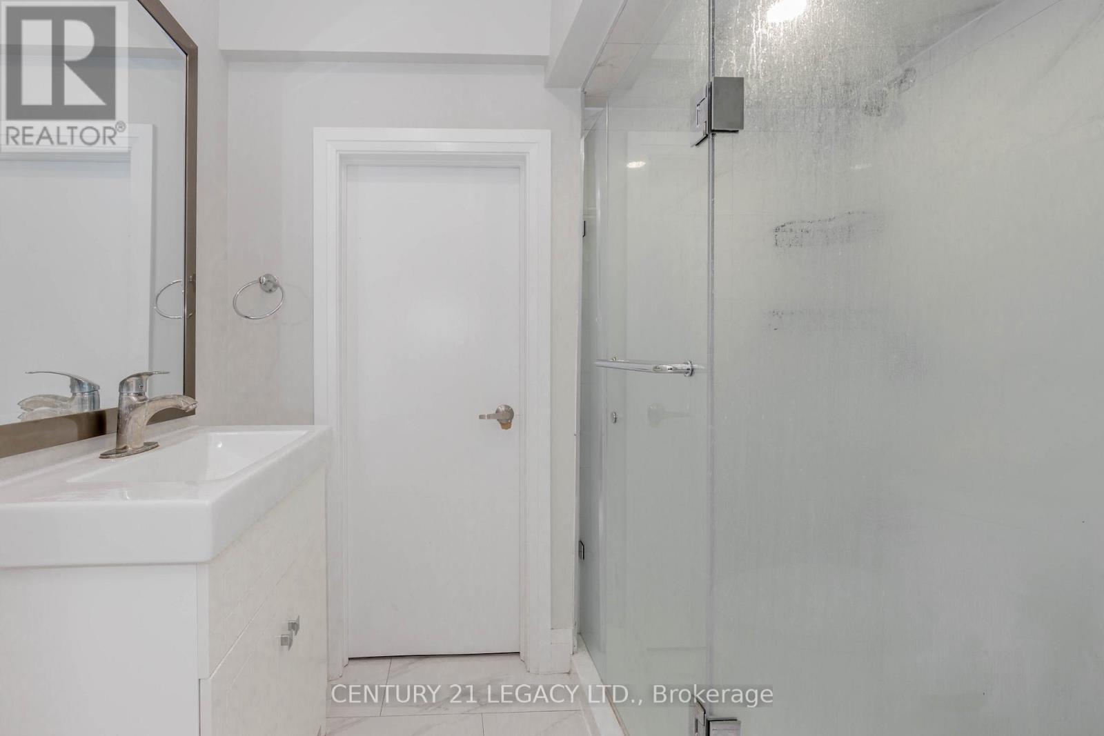 73 Brushwood Drive, Brampton, Ontario  L6Y 6J4 - Photo 37 - W12498524