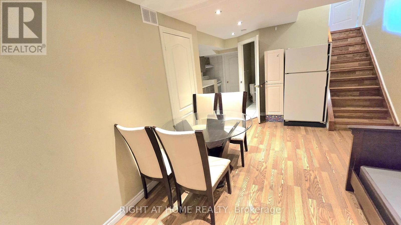 3428 Fountain Park Avenue, Mississauga, Ontario L5M 7E3 - Photo 6 - W12473018