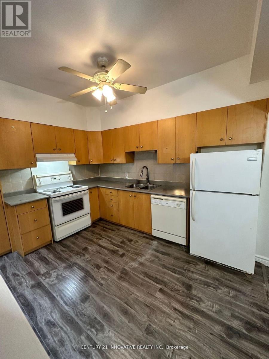 29 Eldon Avenue, Toronto, Ontario  M4C 5G2 - Photo 2 - E12520268