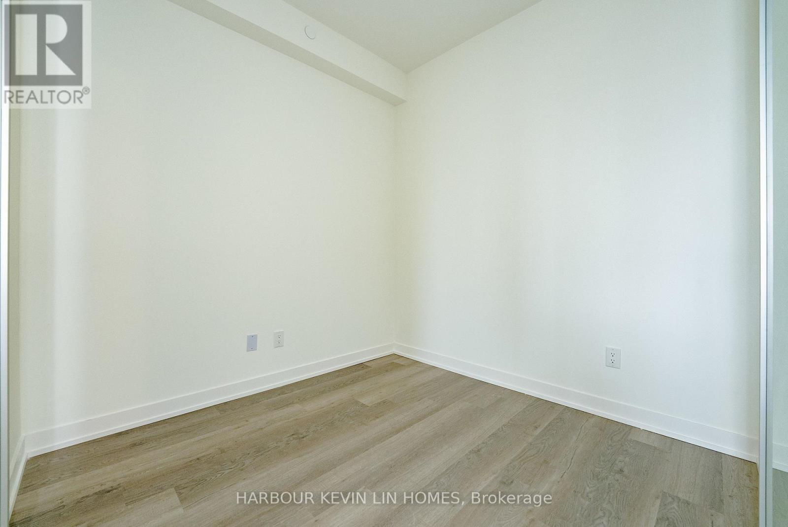 409 - 6 David Eyer Road, Richmond Hill, Ontario  L4S 0N5 - Photo 12 - N12520250