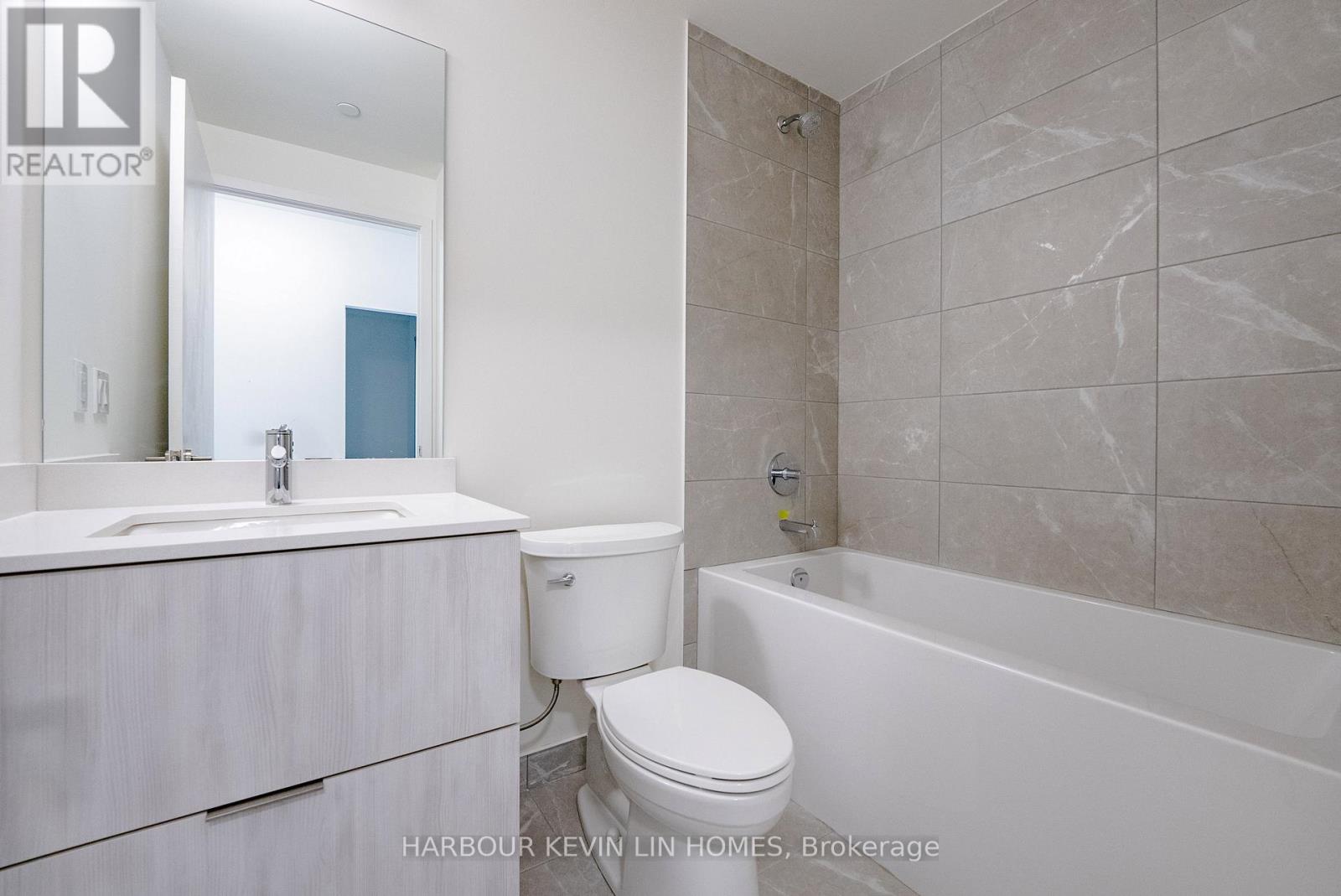 409 - 6 David Eyer Road, Richmond Hill, Ontario  L4S 0N5 - Photo 4 - N12520250