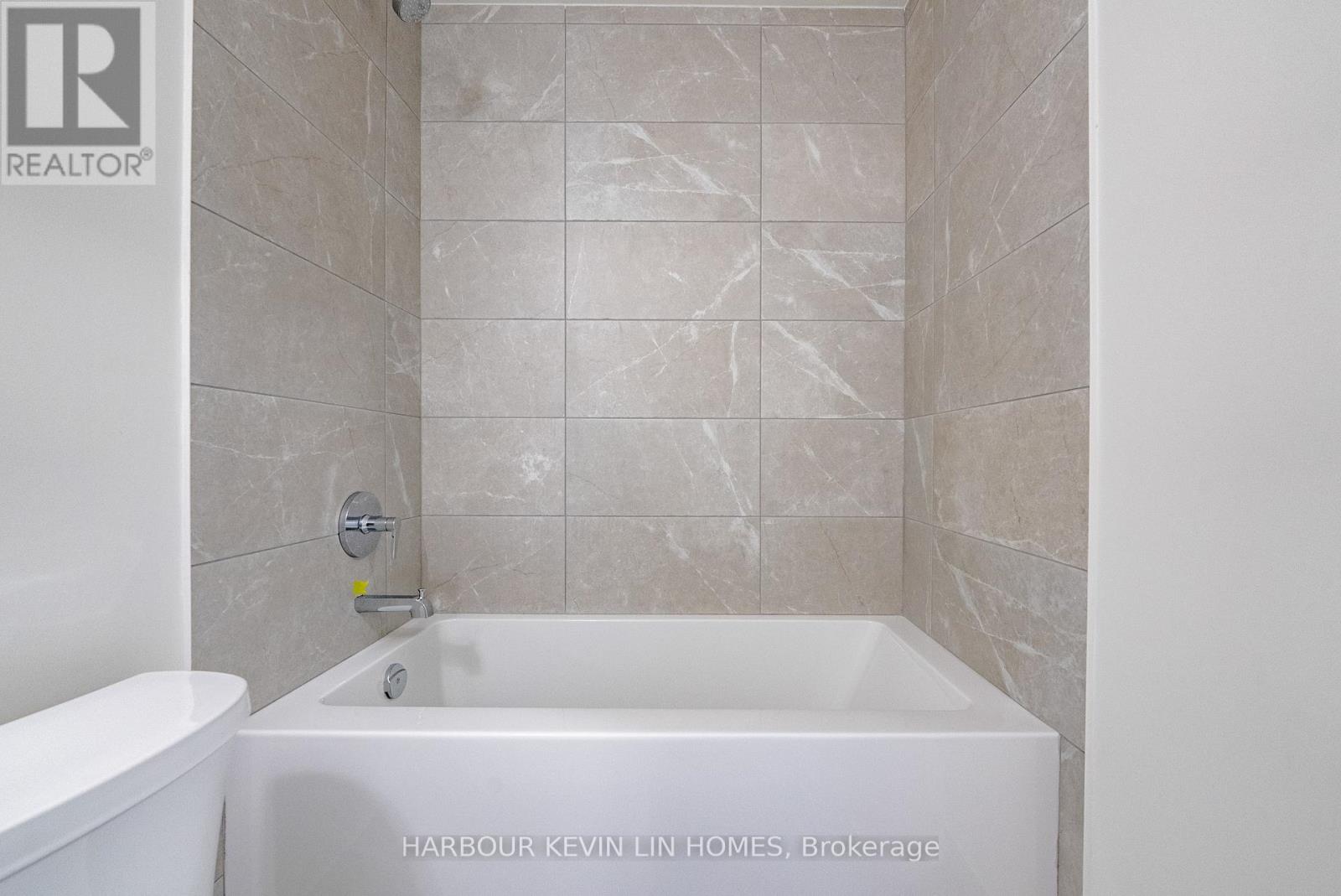 409 - 6 David Eyer Road, Richmond Hill, Ontario  L4S 0N5 - Photo 5 - N12520250