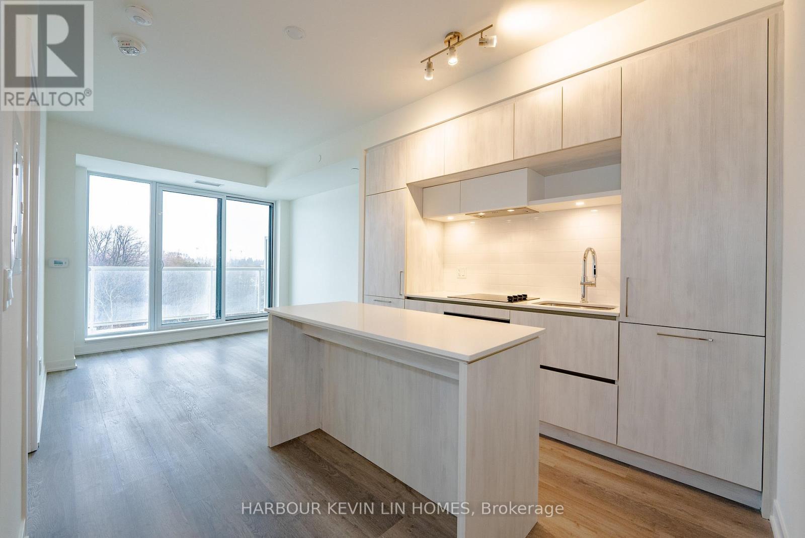 409 - 6 David Eyer Road, Richmond Hill, Ontario  L4S 0N5 - Photo 6 - N12520250