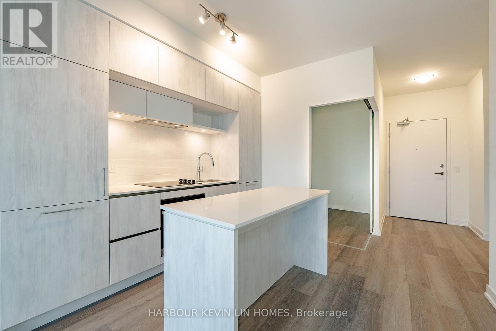 409 - 6 David Eyer Road, Richmond Hill, Ontario  L4S 0N5 - Photo 8 - N12520250