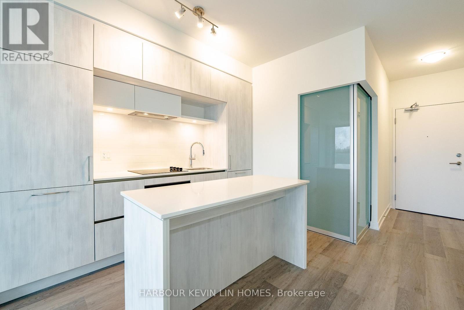 409 - 6 David Eyer Road, Richmond Hill, Ontario  L4S 0N5 - Photo 9 - N12520250