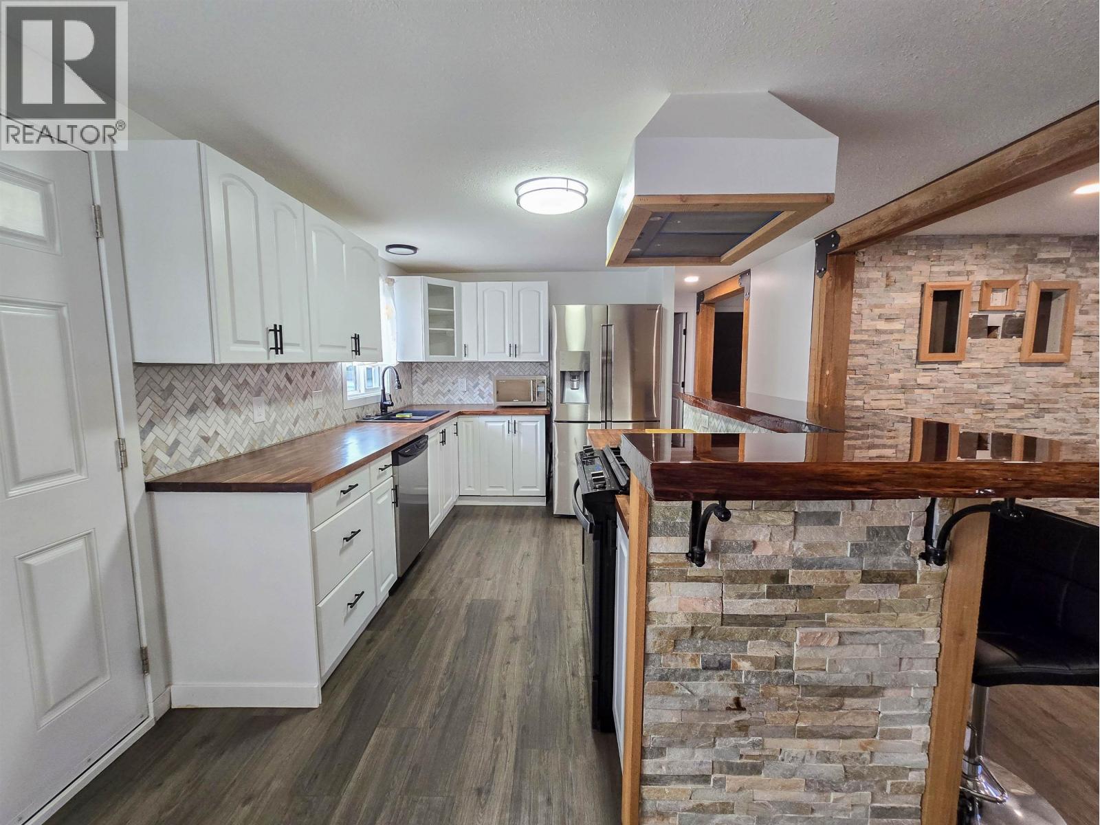 107 Carlson Street, Kitimat, British Columbia  V8C 1A9 - Photo 3 - R3063637