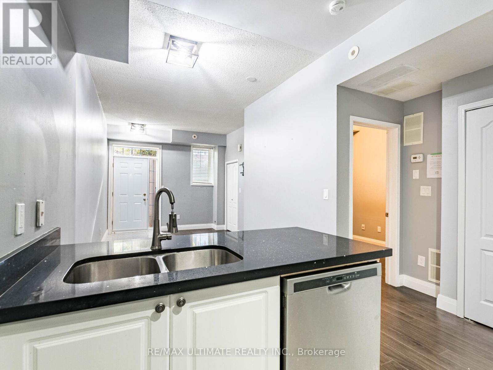 Unit # 17 - 615 Shoreline Drive, Mississauga, Ontario L5B 4K4 - Photo 13 - W12520246