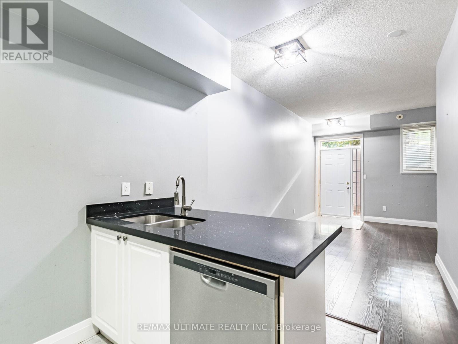 Unit # 17 - 615 Shoreline Drive, Mississauga, Ontario L5B 4K4 - Photo 14 - W12520246