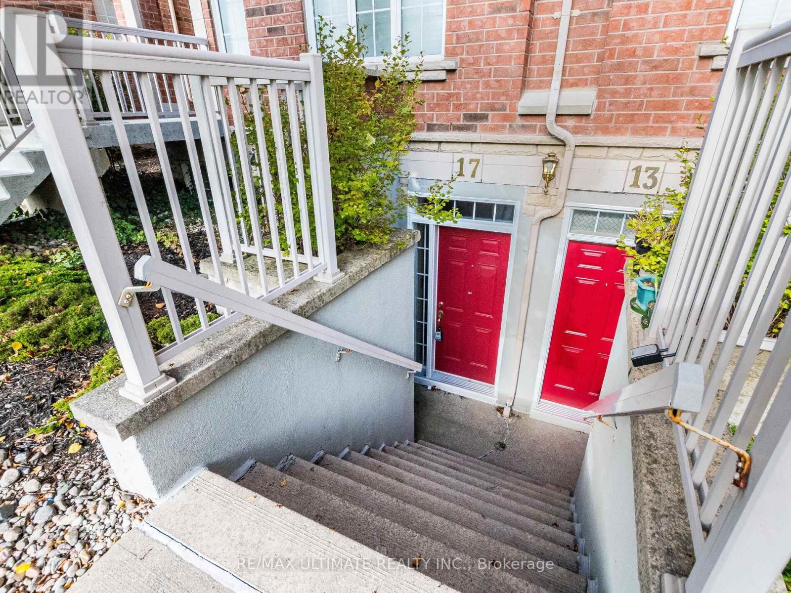 Unit # 17 - 615 Shoreline Drive, Mississauga, Ontario L5B 4K4 - Photo 3 - W12520246