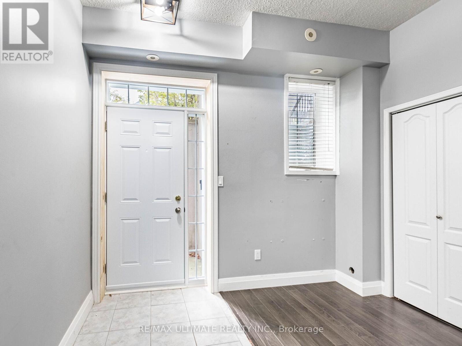 Unit # 17 - 615 Shoreline Drive, Mississauga, Ontario L5B 4K4 - Photo 6 - W12520246