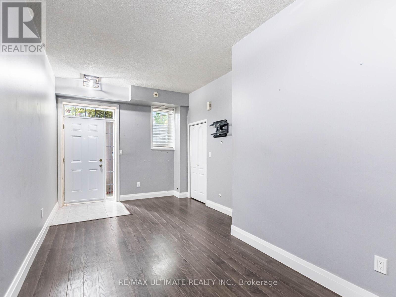 Unit # 17 - 615 Shoreline Drive, Mississauga, Ontario L5B 4K4 - Photo 9 - W12520246