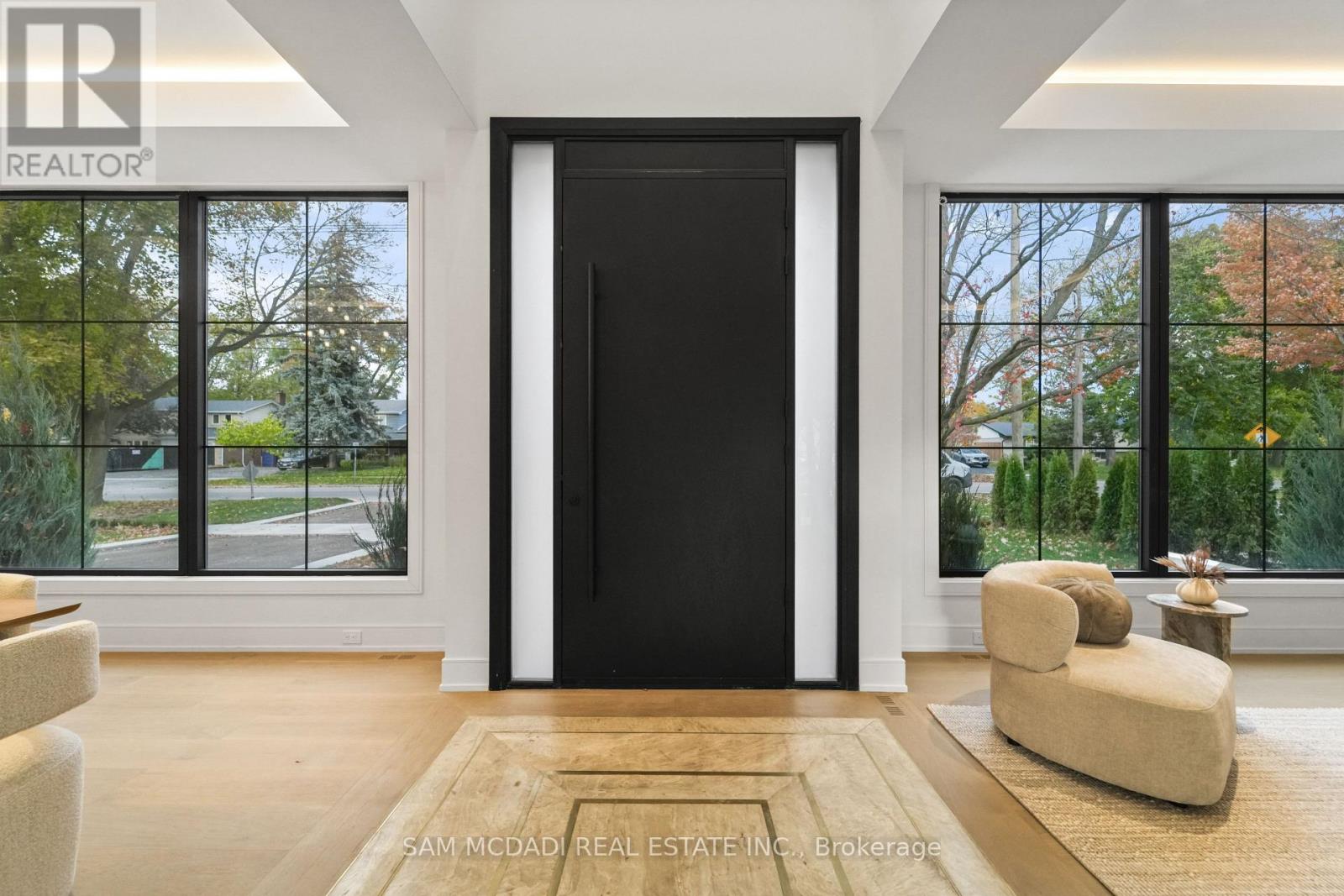 152 Third Line, Oakville, Ontario  L6L 3Z8 - Photo 2 - W12520272