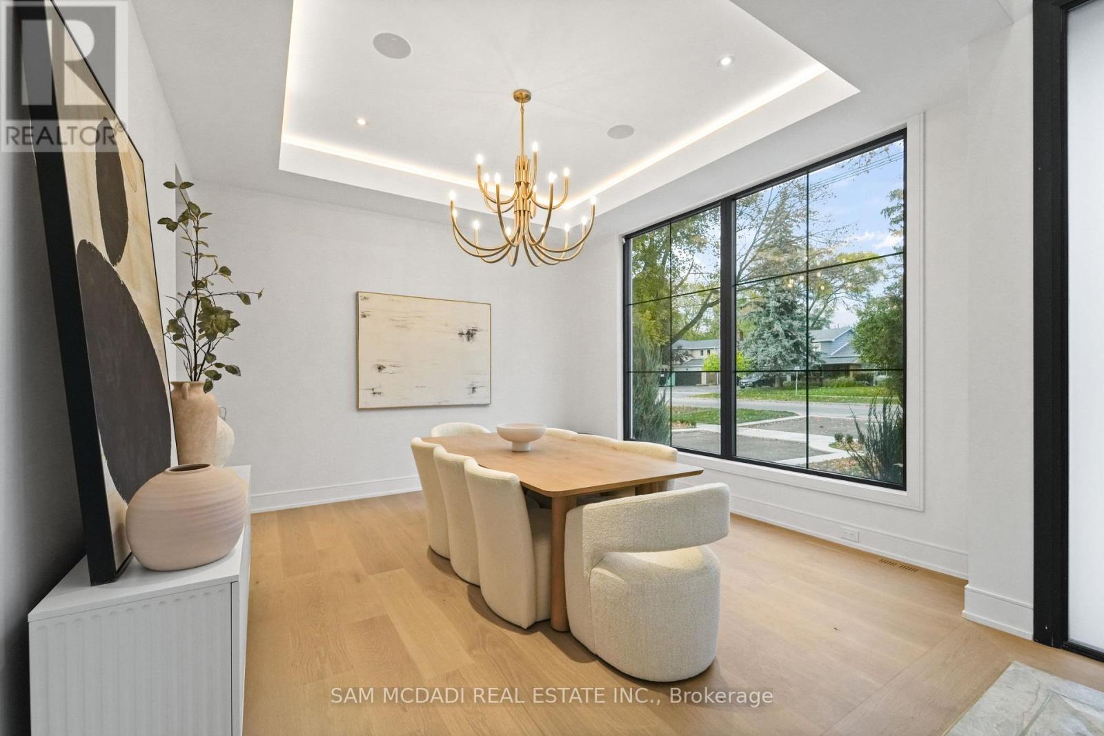 152 Third Line, Oakville, Ontario  L6L 3Z8 - Photo 4 - W12520272