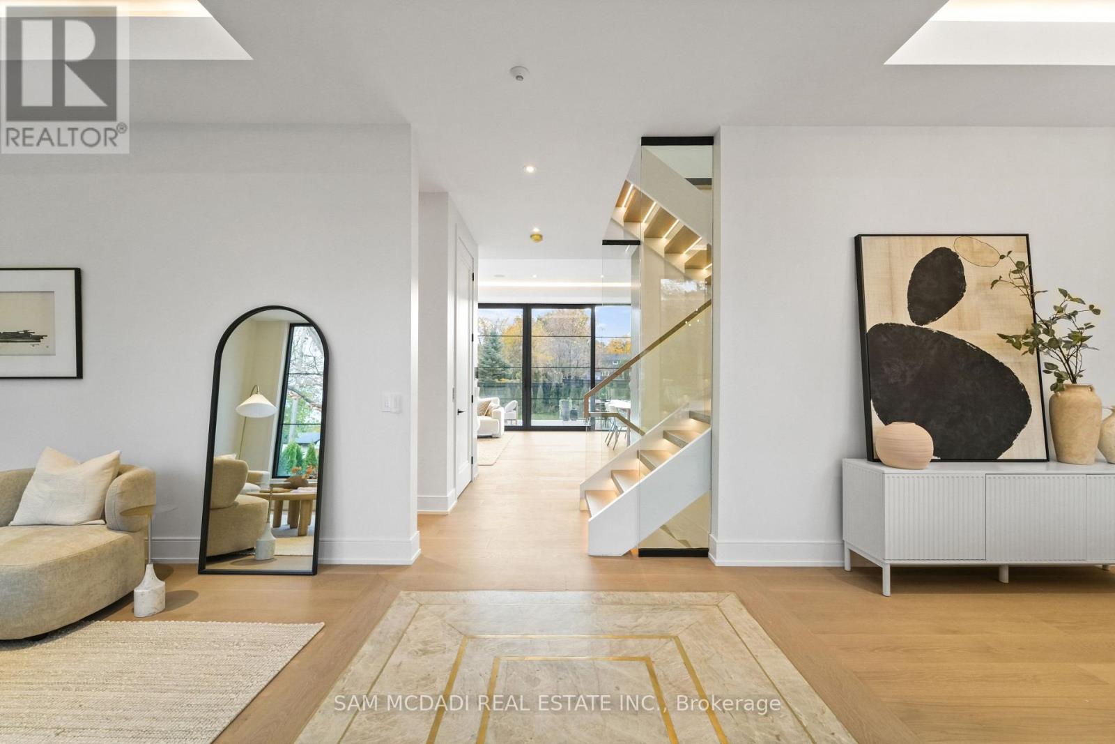 152 Third Line, Oakville, Ontario  L6L 3Z8 - Photo 5 - W12520272