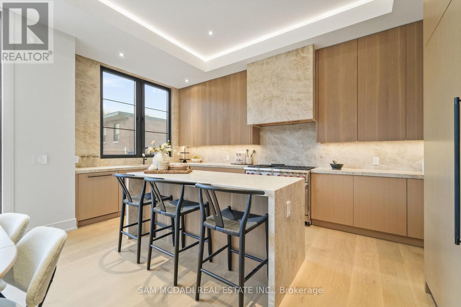 152 Third Line, Oakville, Ontario  L6L 3Z8 - Photo 9 - W12520272