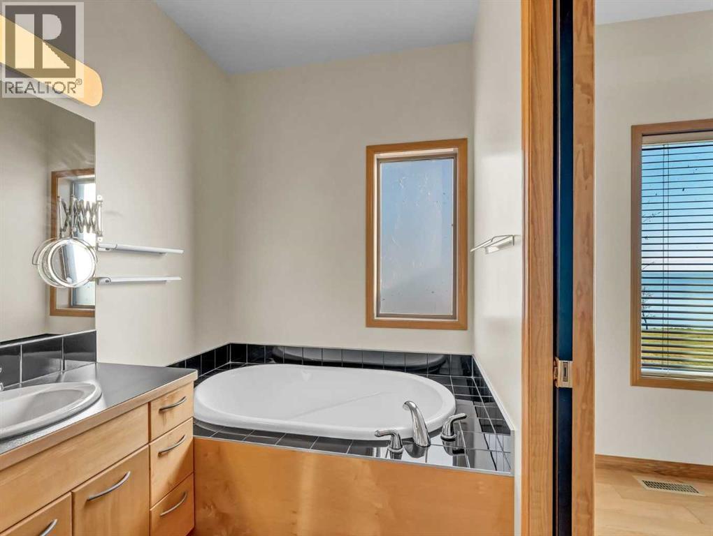 15 White Pelican Way, Lake Newell Resort, Alberta  T1R 0X5 - Photo 22 - A2268744