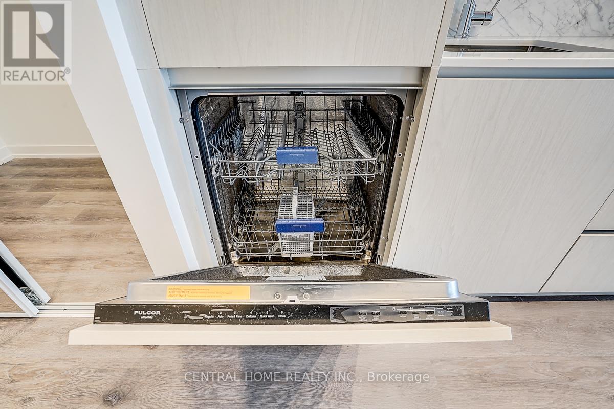 Ph106 - 28 Interchange Way, Vaughan, Ontario L4K 0P8 - Photo 12 - N12520294