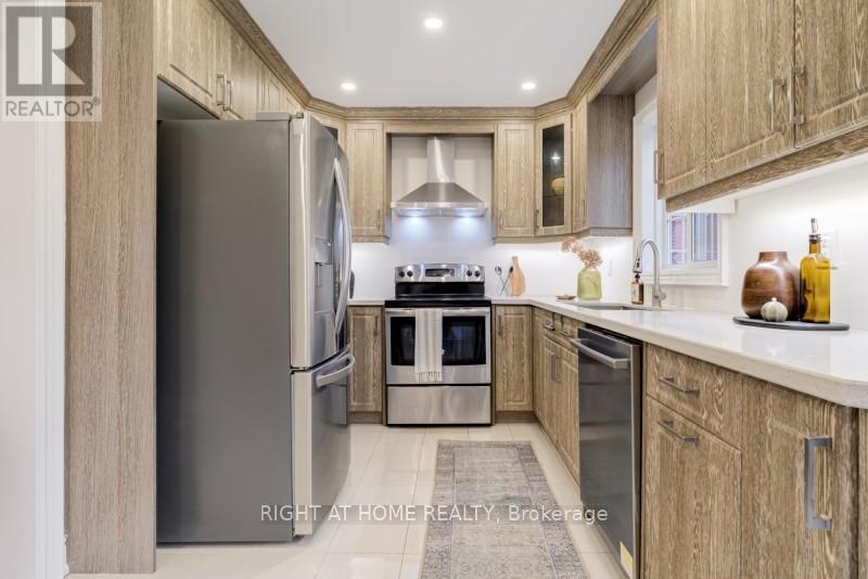 6 Diane Court, Brampton, Ontario L6Y 3E3 - Photo 8 - W12520292