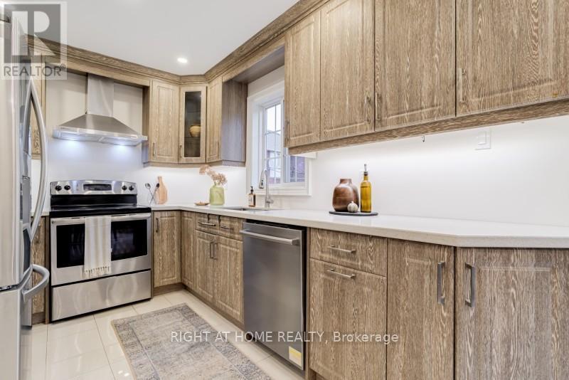 6 Diane Court, Brampton, Ontario L6Y 3E3 - Photo 9 - W12520292