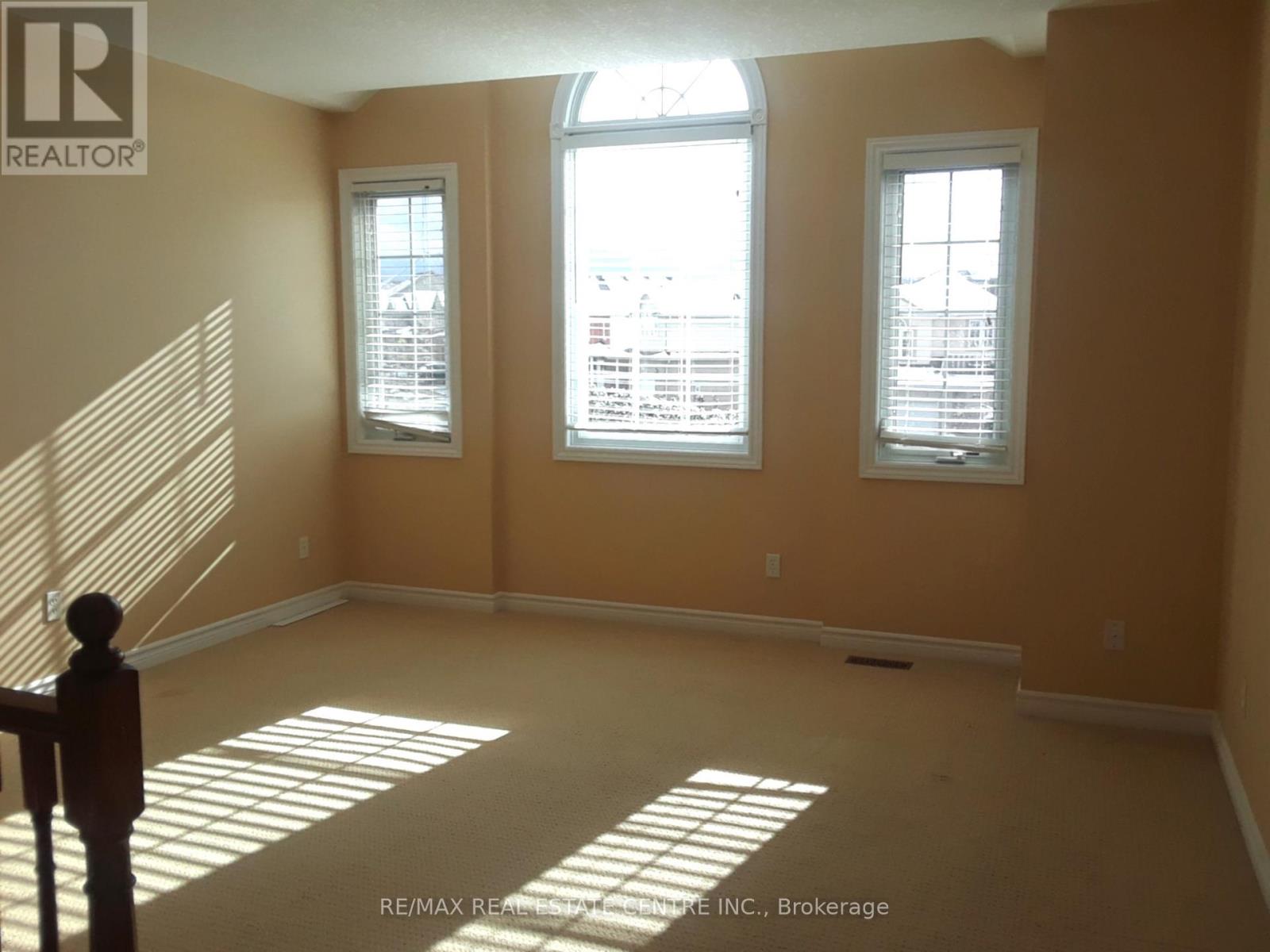 242 Buttercup Court, Waterloo, Ontario N2V 2W8 - Photo 4 - X12520296