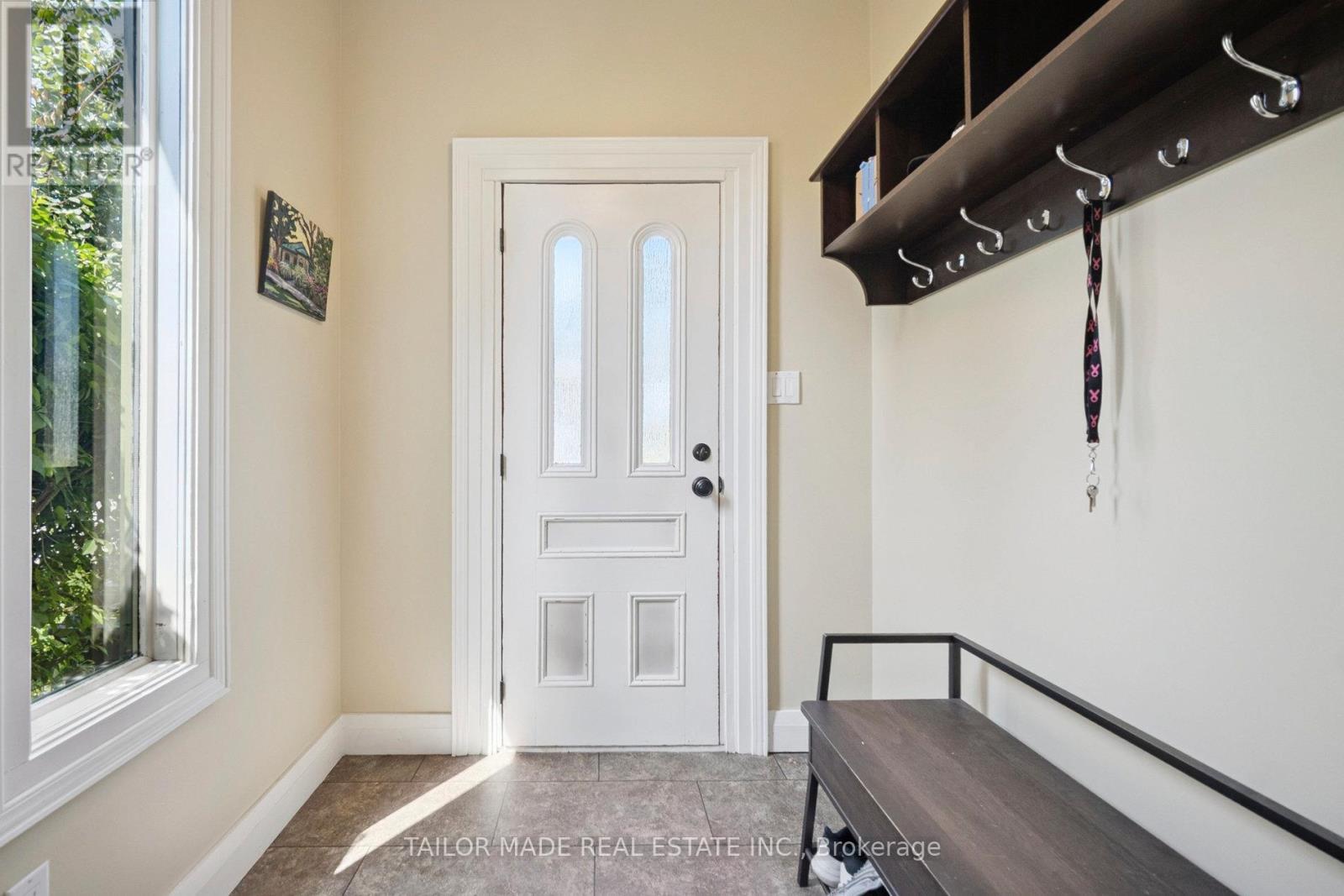 4 Leslie Street, London North, Ontario N6H 1H9 - Photo 6 - X12520316