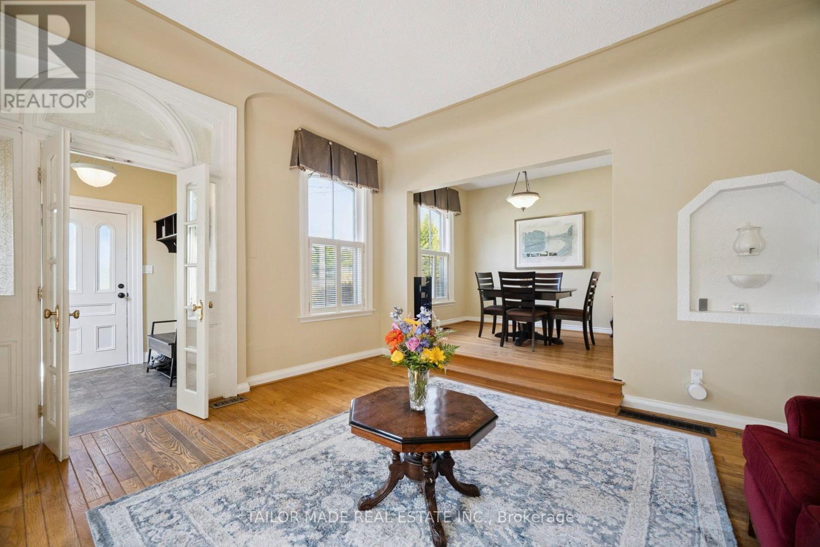 4 Leslie Street, London North, Ontario N6H 1H9 - Photo 8 - X12520316