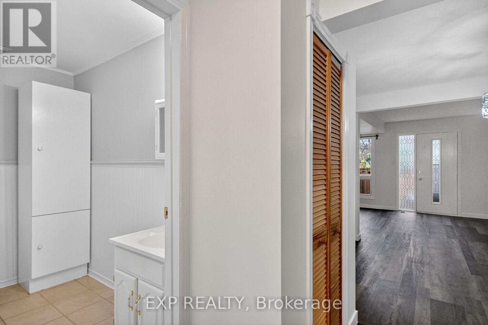 109 Theresa Private, Ottawa, Ontario  K1V 0E7 - Photo 10 - X12496904