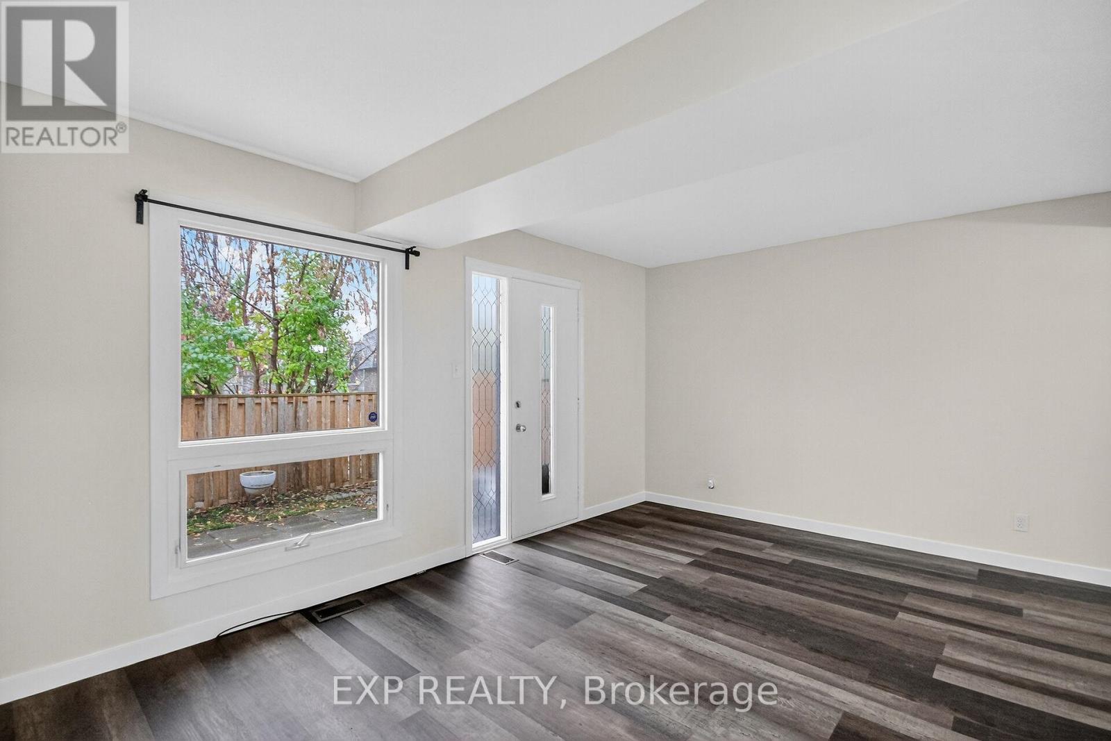 109 Theresa Private, Ottawa, Ontario  K1V 0E7 - Photo 12 - X12496904