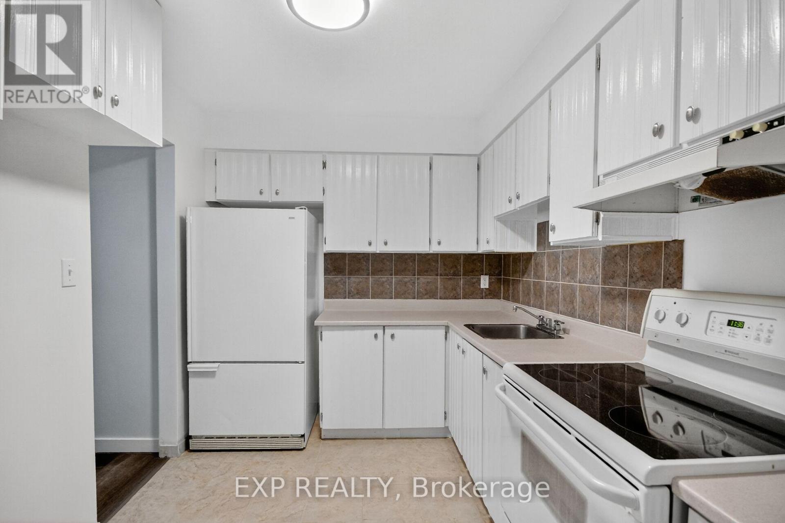 109 Theresa Private, Ottawa, Ontario  K1V 0E7 - Photo 6 - X12496904