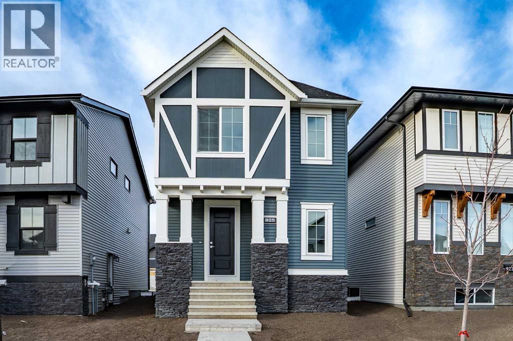 925 Reynolds Lane Sw, Airdrie, Alberta  T4B 5L7 - Photo 1 - A2268640