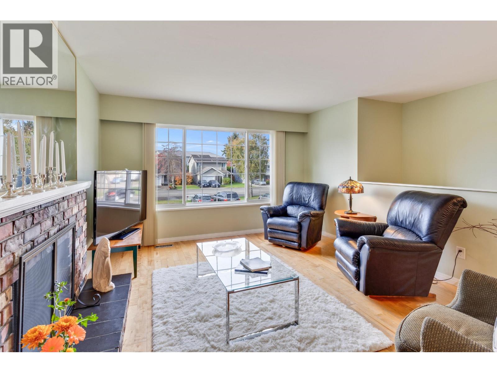 11300 Galleon Court, Richmond, British Columbia  V7E 4L3 - Photo 5 - R3064394