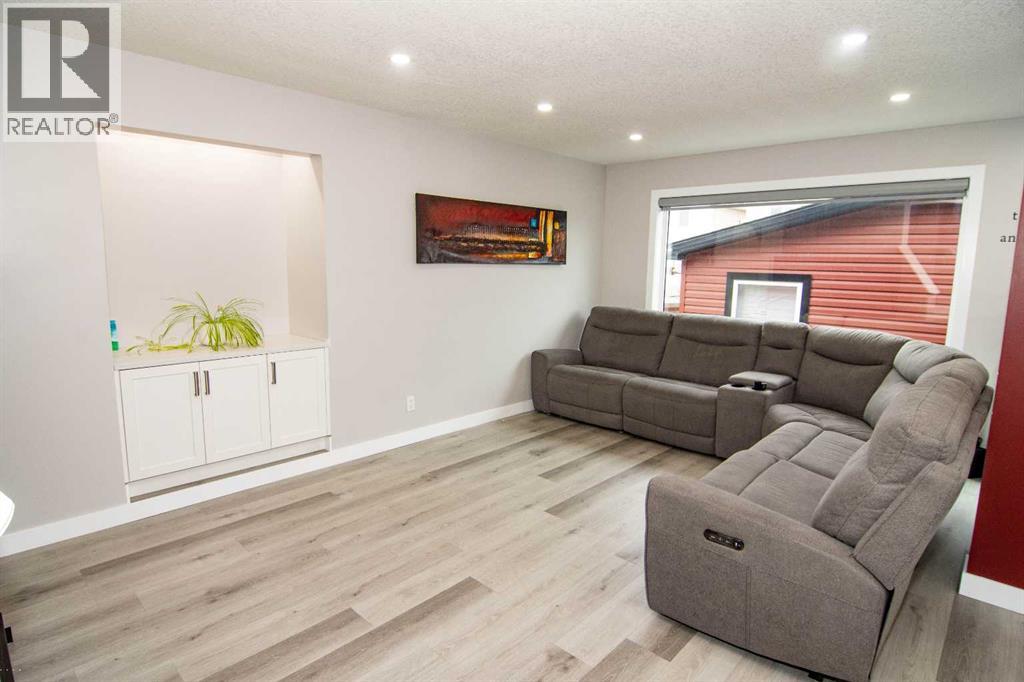 21 Martha's Green Ne, Calgary, Alberta  T3J 4P4 - Photo 5 - A2269313