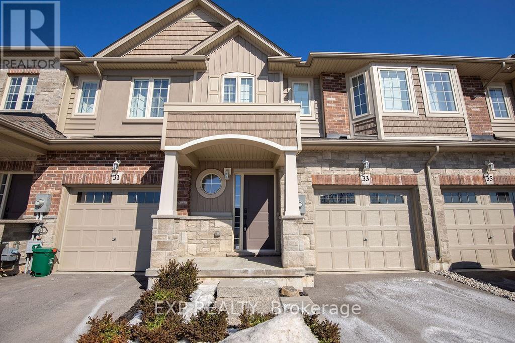 33 DUNROBIN LANE, Grimsby, Ontario