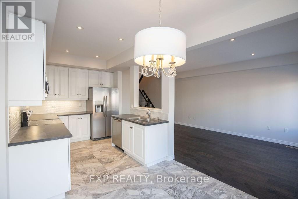 33 Dunrobin Lane, Grimsby, Ontario L3M 4E8 - Photo 10 - X12520346