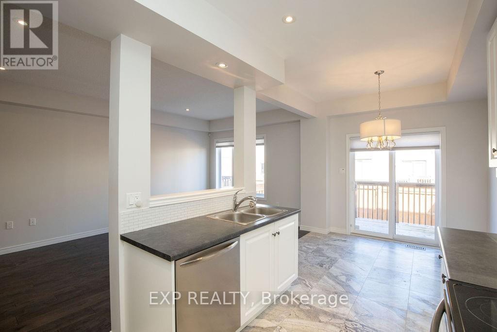 33 Dunrobin Lane, Grimsby, Ontario L3M 4E8 - Photo 13 - X12520346