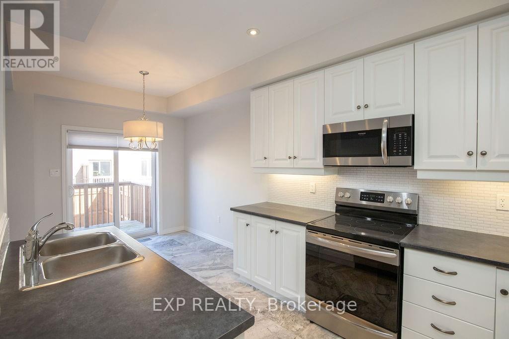 33 Dunrobin Lane, Grimsby, Ontario L3M 4E8 - Photo 14 - X12520346