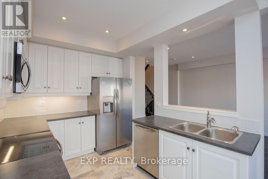 33 Dunrobin Lane, Grimsby, Ontario L3M 4E8 - Photo 15 - X12520346