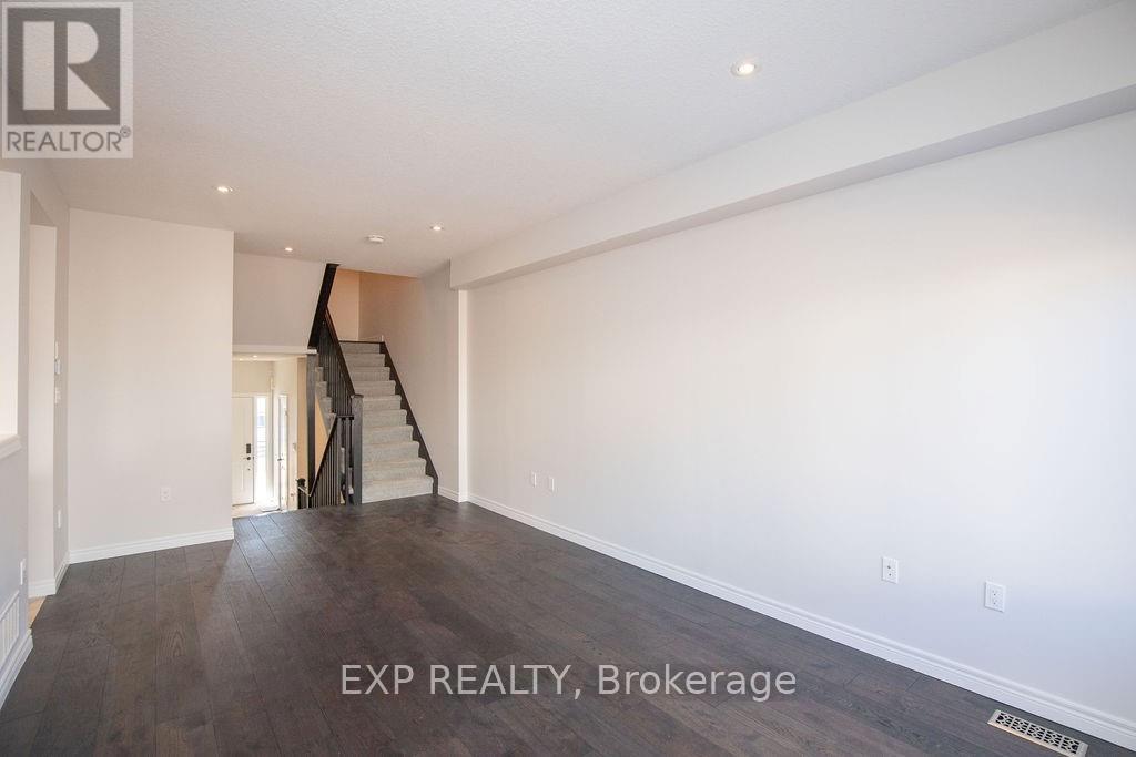 33 Dunrobin Lane, Grimsby, Ontario L3M 4E8 - Photo 18 - X12520346