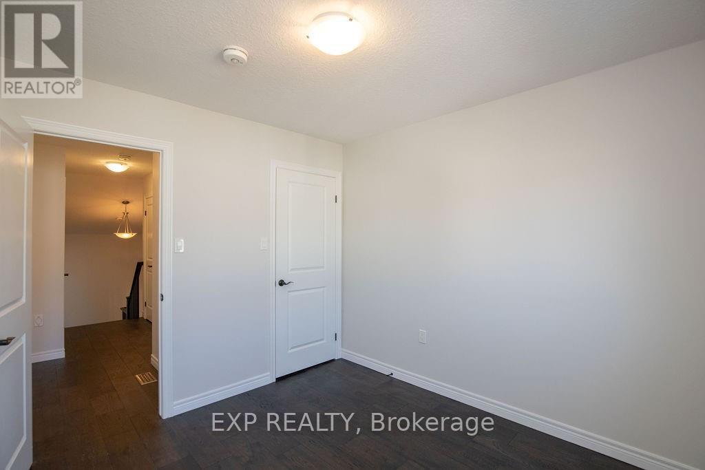 33 Dunrobin Lane, Grimsby, Ontario L3M 4E8 - Photo 24 - X12520346